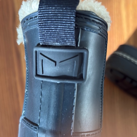 Navy and White Chelsea Winter Boots with Cozy Lining size 8 - Picture 2 of 4